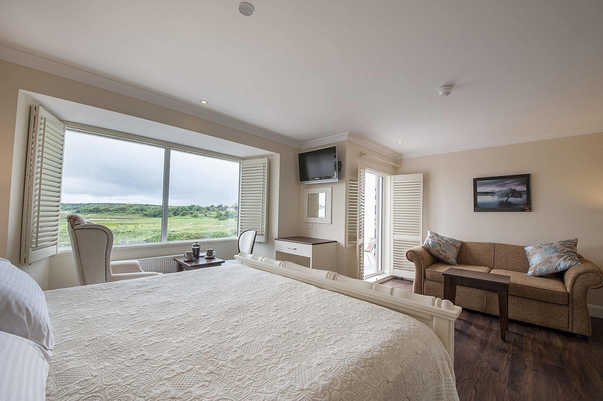 Sea Breeze Lodge B&B Голуэй Экстерьер фото